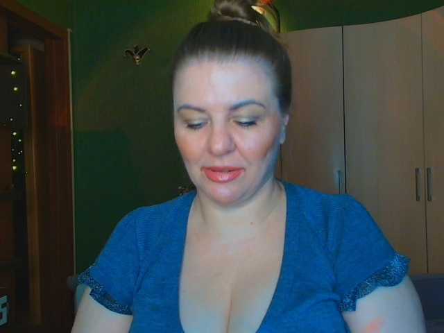 Veronika_Gold live cam preview
