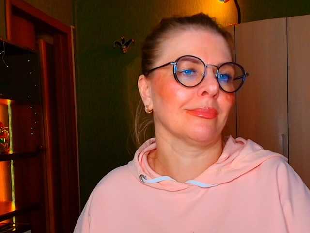 Veronika_Gold live cam preview