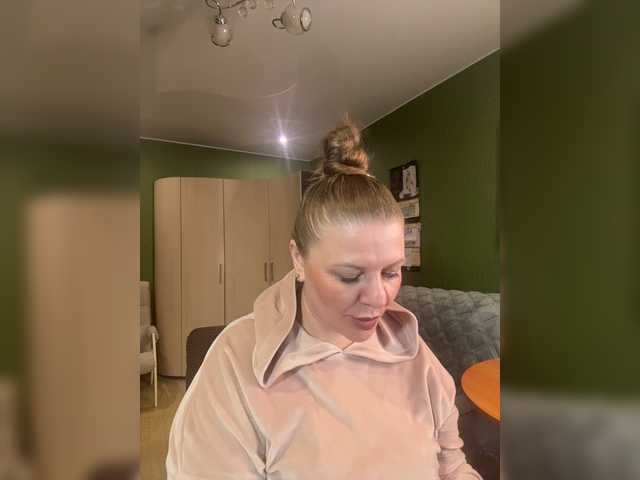 Veronika_Gold live cam preview