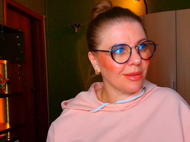 Veronika_Gold live cam preview