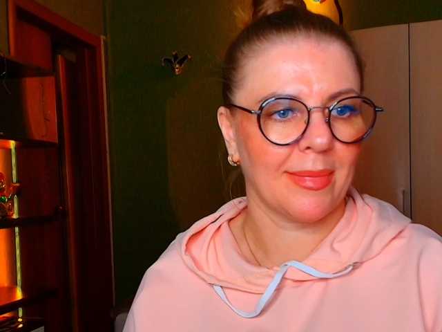 Veronika_Gold live cam preview