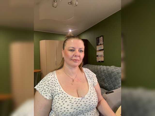 Veronika_Gold live cam preview