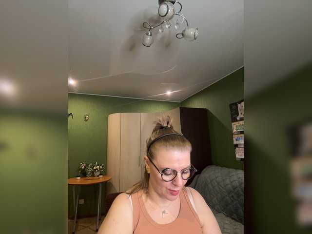 Veronika_Gold live cam preview