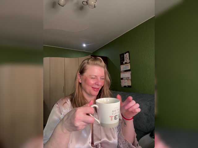 Veronika_Gold live cam preview