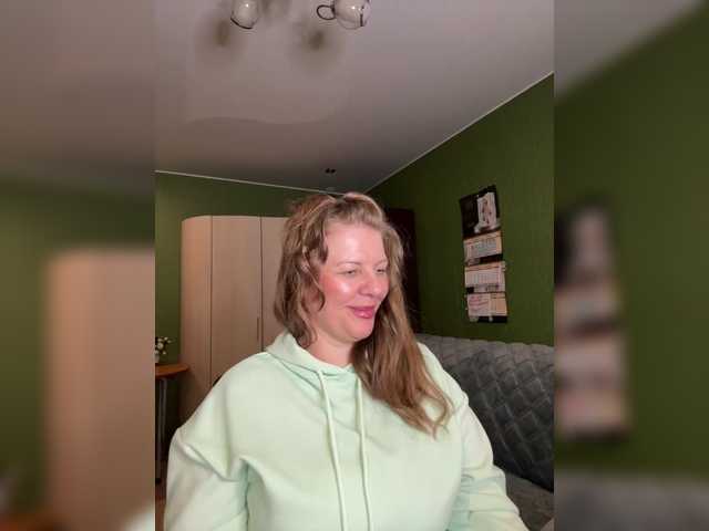 Veronika_Gold live cam preview