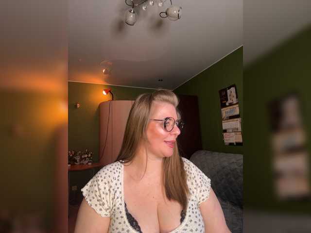 Veronika_Gold live cam preview