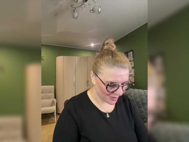 Veronika_Gold live cam preview