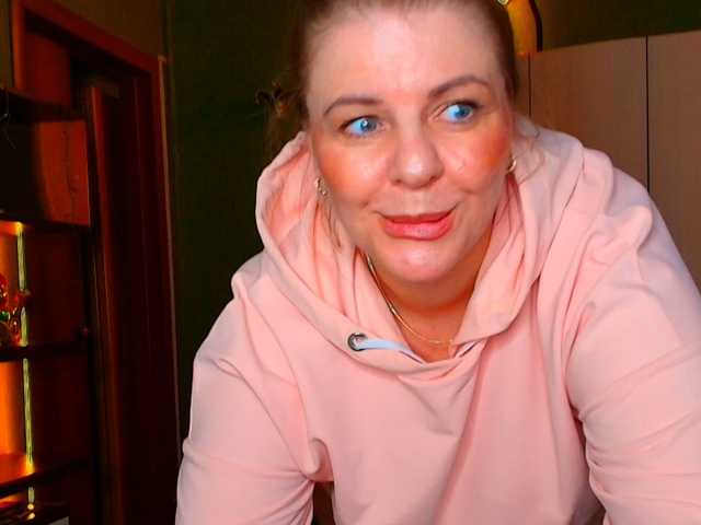 Veronika_Gold live cam preview