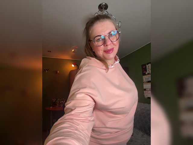 le modèle Veronika_Gold est en webcam porno dans un show sur le site bongacams, il possède les tags suivants: White/Caucasian,Blonde,Shaved