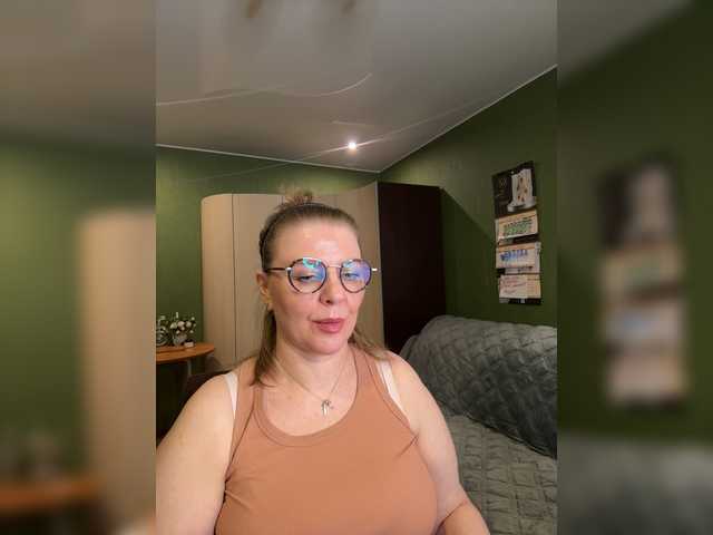 Veronika_Gold live cam preview