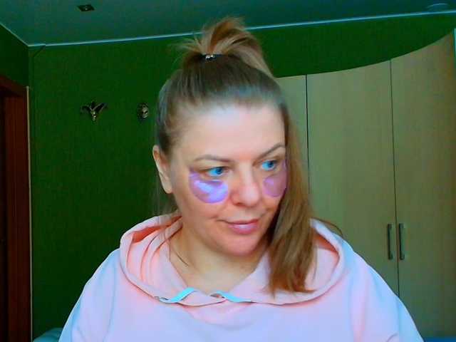 Veronika_Gold live cam preview