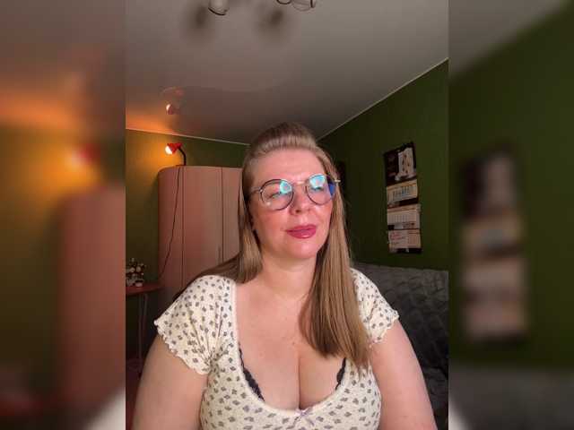 Veronika_Gold live cam preview