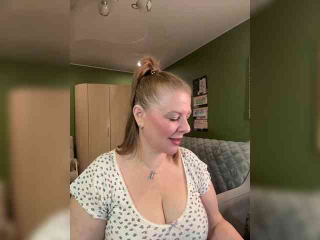 Veronika_Gold webcam
