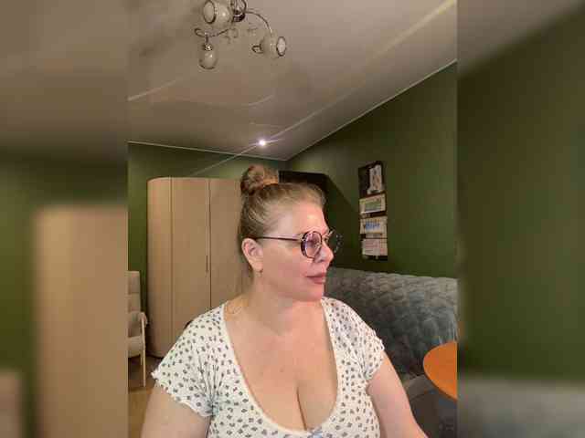 Veronika_gold's cam show statistics and live stream