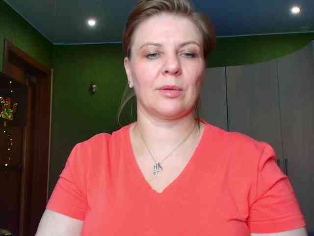 Este modelo está en vivo ahora. Taly1974