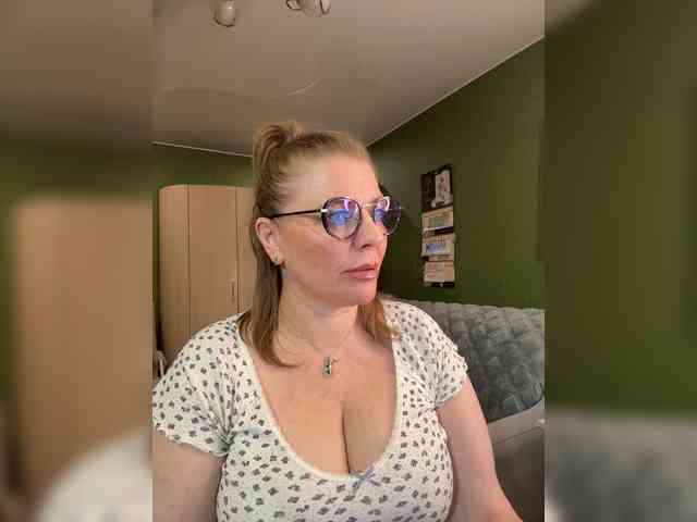 Veronika_Gold webcam