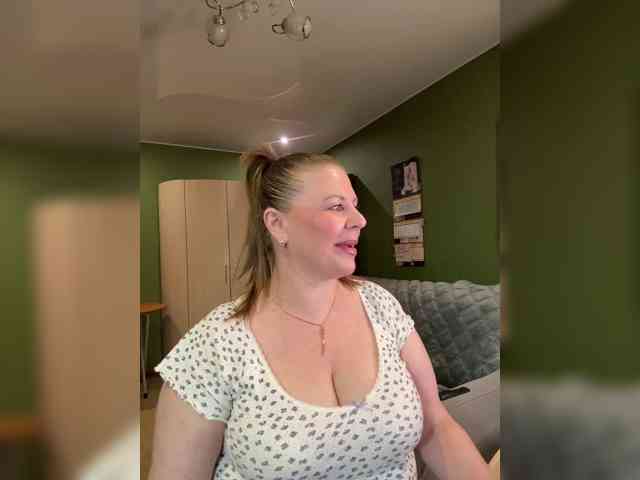 Veronika_Gold webcam