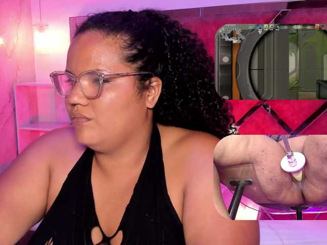 MhiaRey live cam on BongaCams