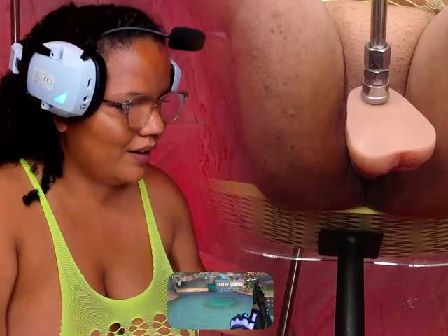 MhiaRey live cam preview
