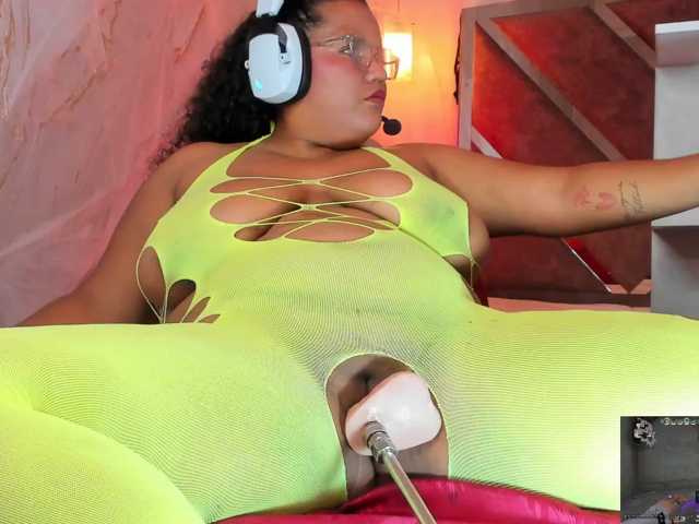 MhiaRey live cam on BongaCams