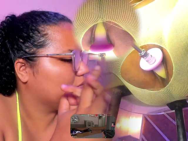 MhiaRey live cam on BongaCams