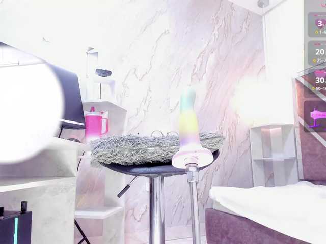 MhiaRey live cam on BongaCams