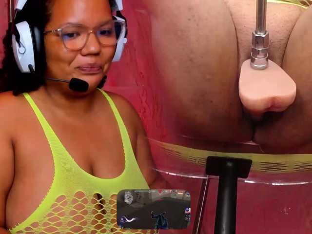 MhiaRey live cam on BongaCams
