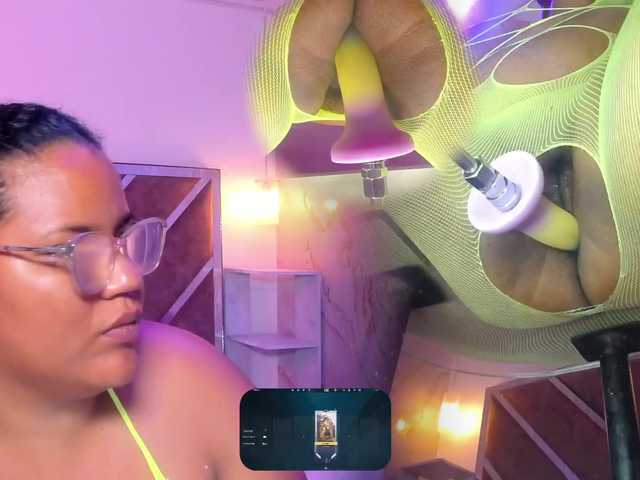 MhiaRey live cam on BongaCams