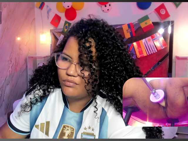 MhiaRey live cam on BongaCams