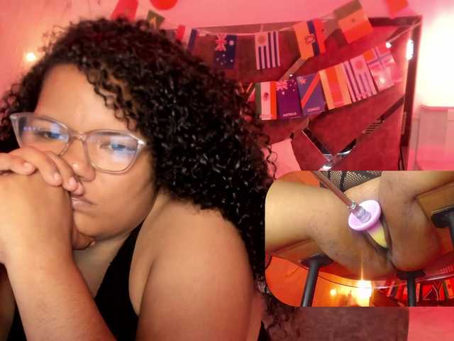 MhiaRey live cam on BongaCams