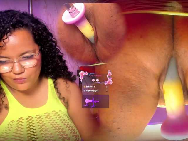 MhiaRey live cam on BongaCams