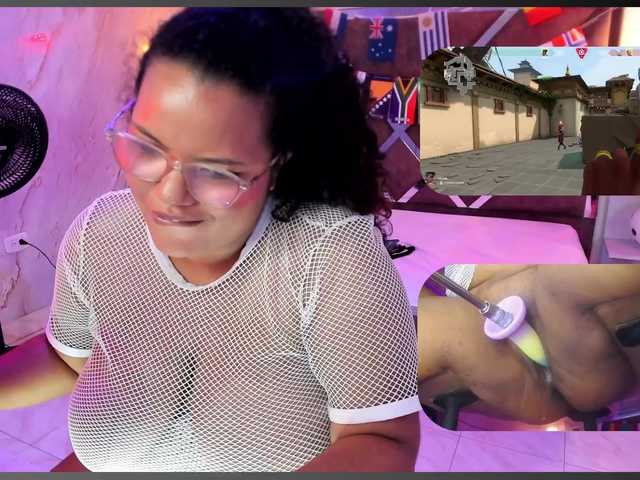 MhiaRey live cam on BongaCams