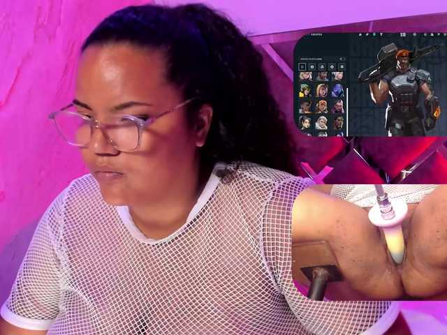 MhiaRey live cam on BongaCams