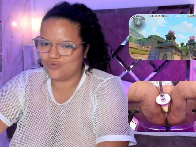 MhiaRey live cam on BongaCams