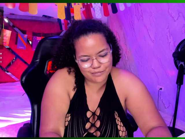 MhiaRey live cam on BongaCams