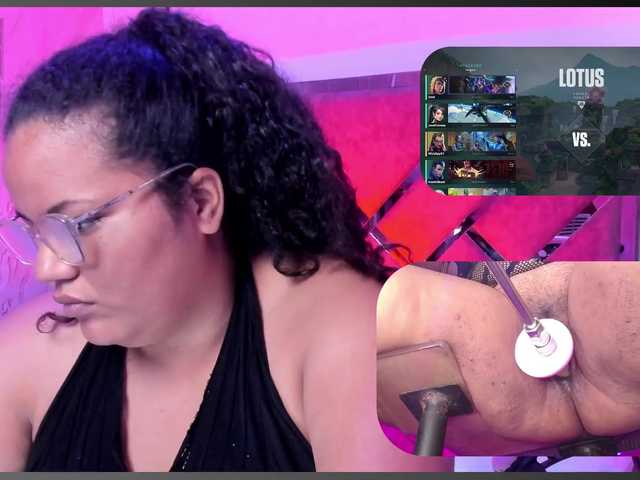 MhiaRey live cam on BongaCams