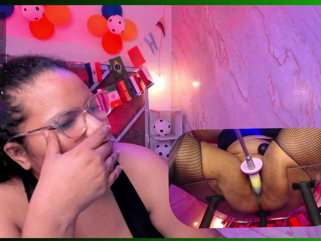 MhiaRey live cam on BongaCams