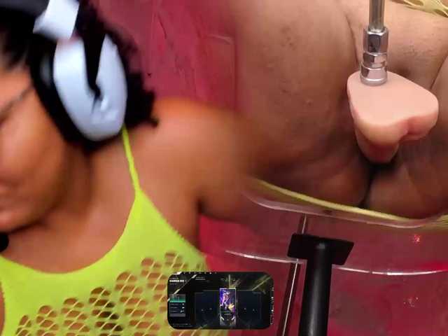 MhiaRey live cam preview