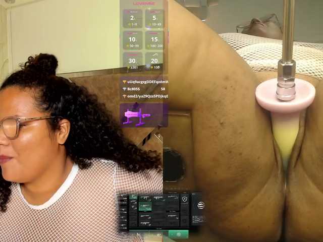 MhiaRey live cam on BongaCams