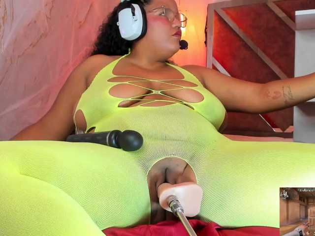 MhiaRey live cam on BongaCams