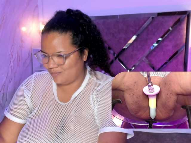 MhiaRey live cam on BongaCams