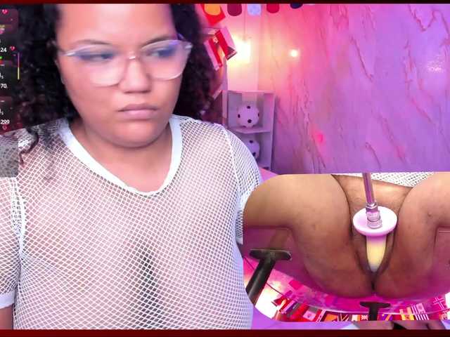 MhiaRey live cam on BongaCams