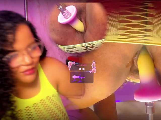 MhiaRey live cam on BongaCams