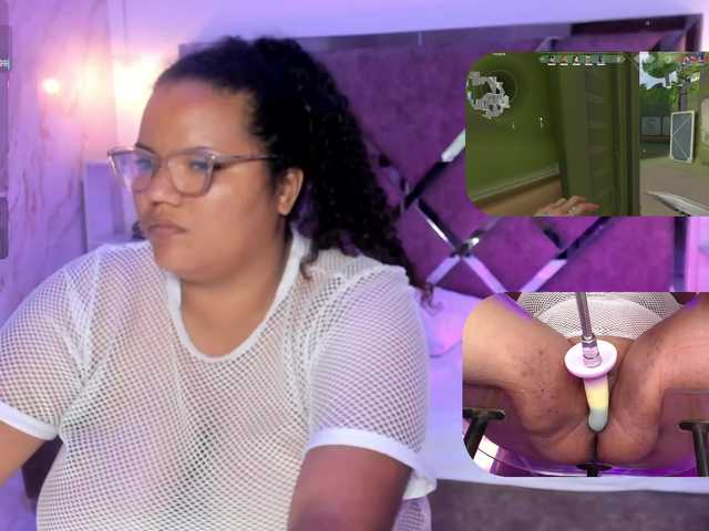 MhiaRey live cam on BongaCams