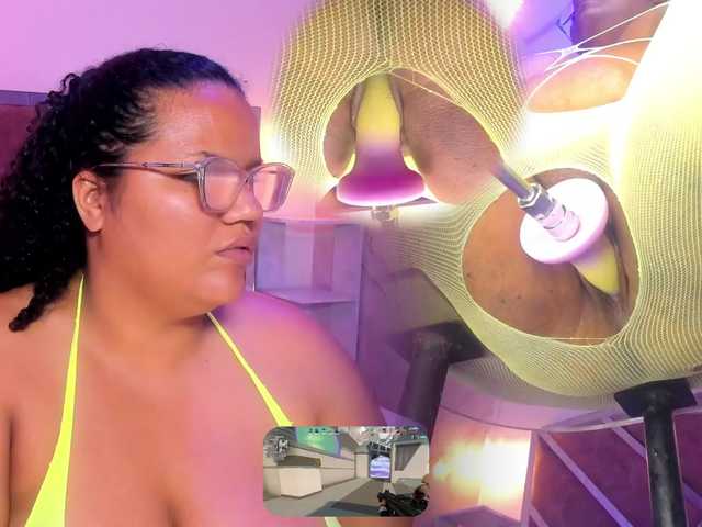 MhiaRey live cam on BongaCams