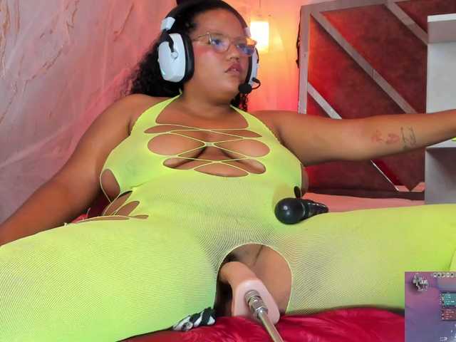 MhiaRey live cam on BongaCams
