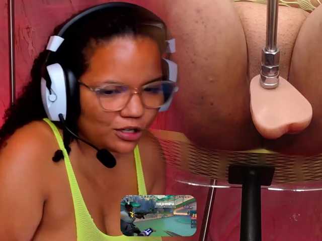 MhiaRey live cam on BongaCams