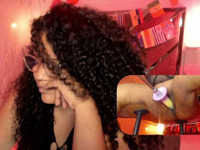 MhiaRey live cam on BongaCams