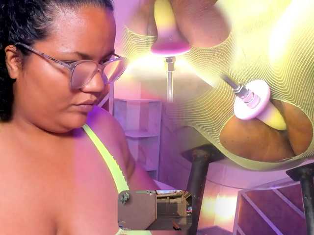MhiaRey live cam on BongaCams