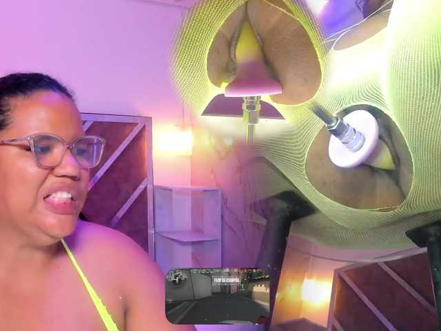 MhiaRey live cam on BongaCams